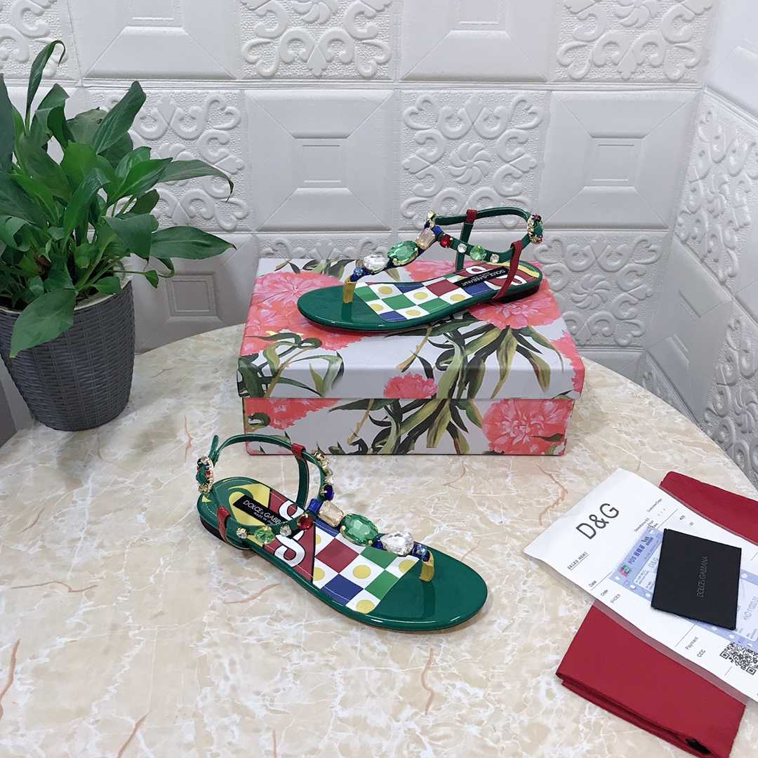 Dolce & Gabbana Patent Leather Thong Sandals - PerfectKickZ