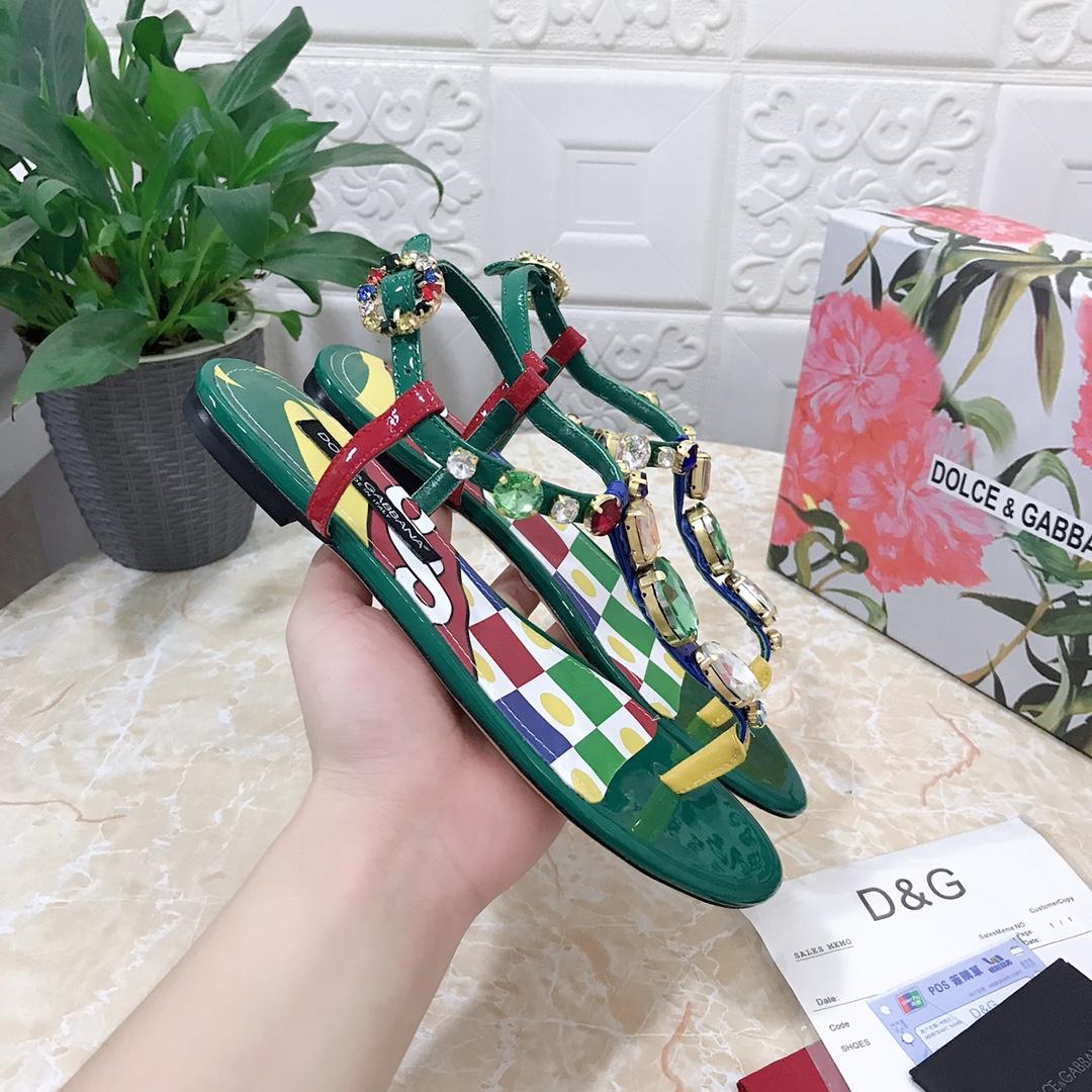 Dolce & Gabbana Patent Leather Thong Sandals - PerfectKickZ