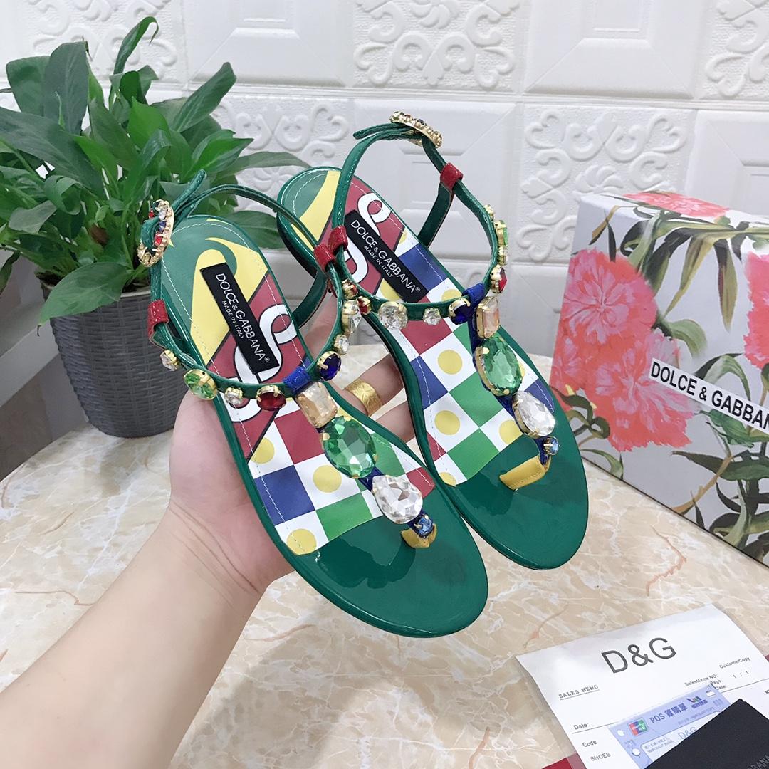 Dolce & Gabbana Patent Leather Thong Sandals - PerfectKickZ