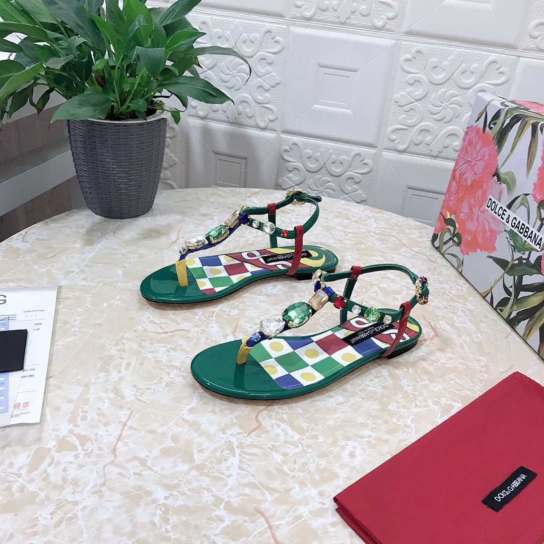 Dolce & Gabbana Patent Leather Thong Sandals - PerfectKickZ