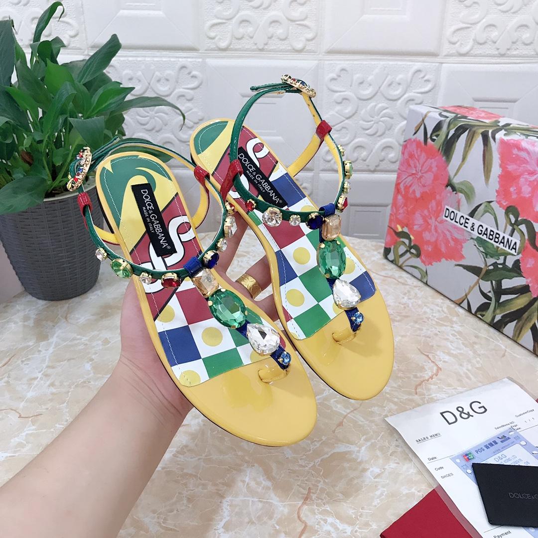 Dolce & Gabbana Patent Leather Thong Sandals - PerfectKickZ