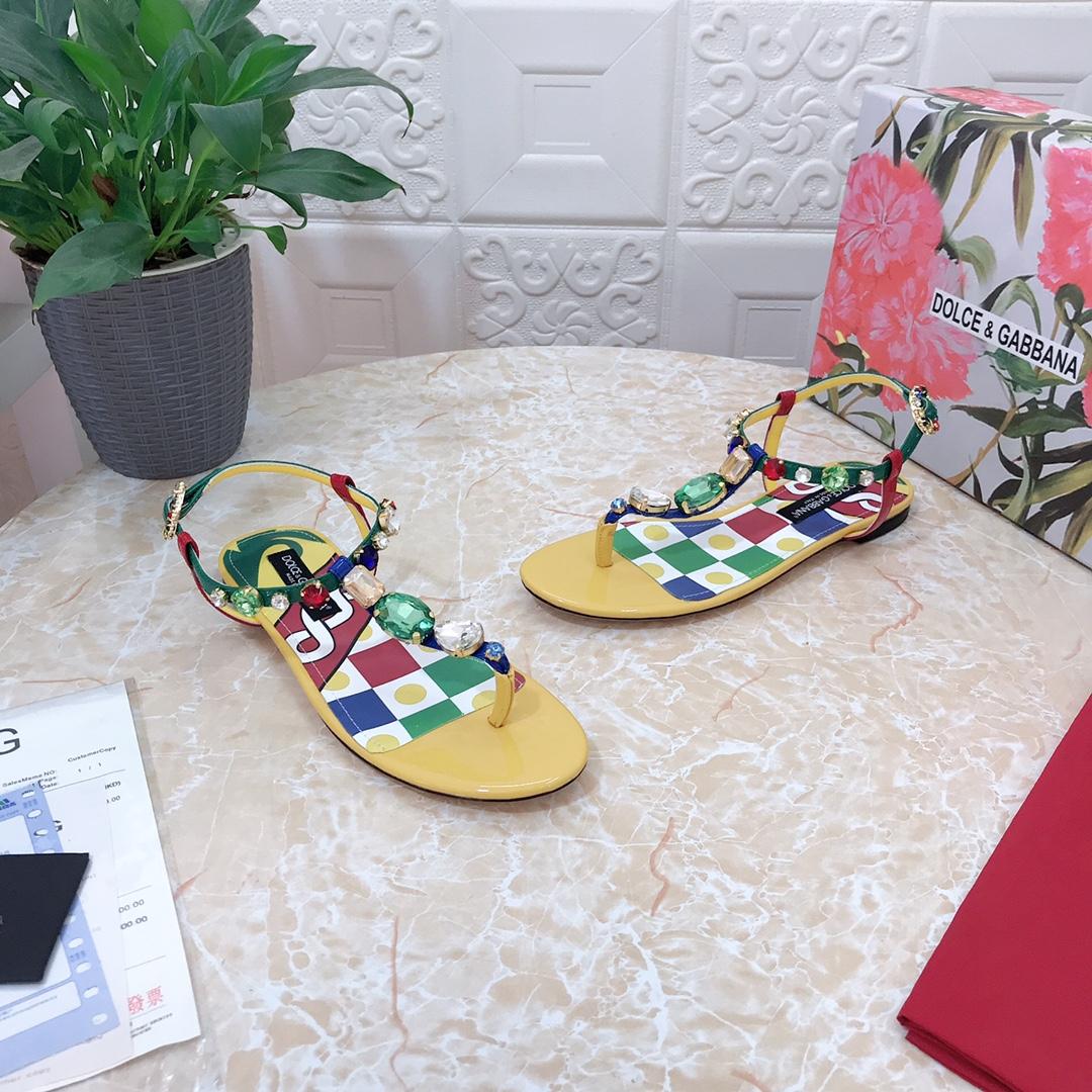 Dolce & Gabbana Patent Leather Thong Sandals - PerfectKickZ