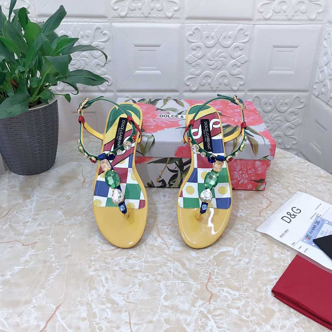 Dolce & Gabbana Patent Leather Thong Sandals - PerfectKickZ