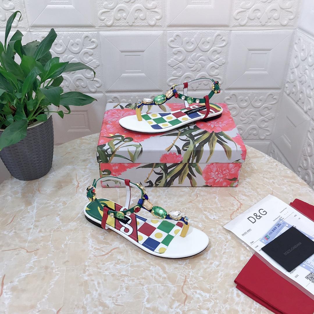 Dolce & Gabbana Patent Leather Thong Sandals - PerfectKickZ