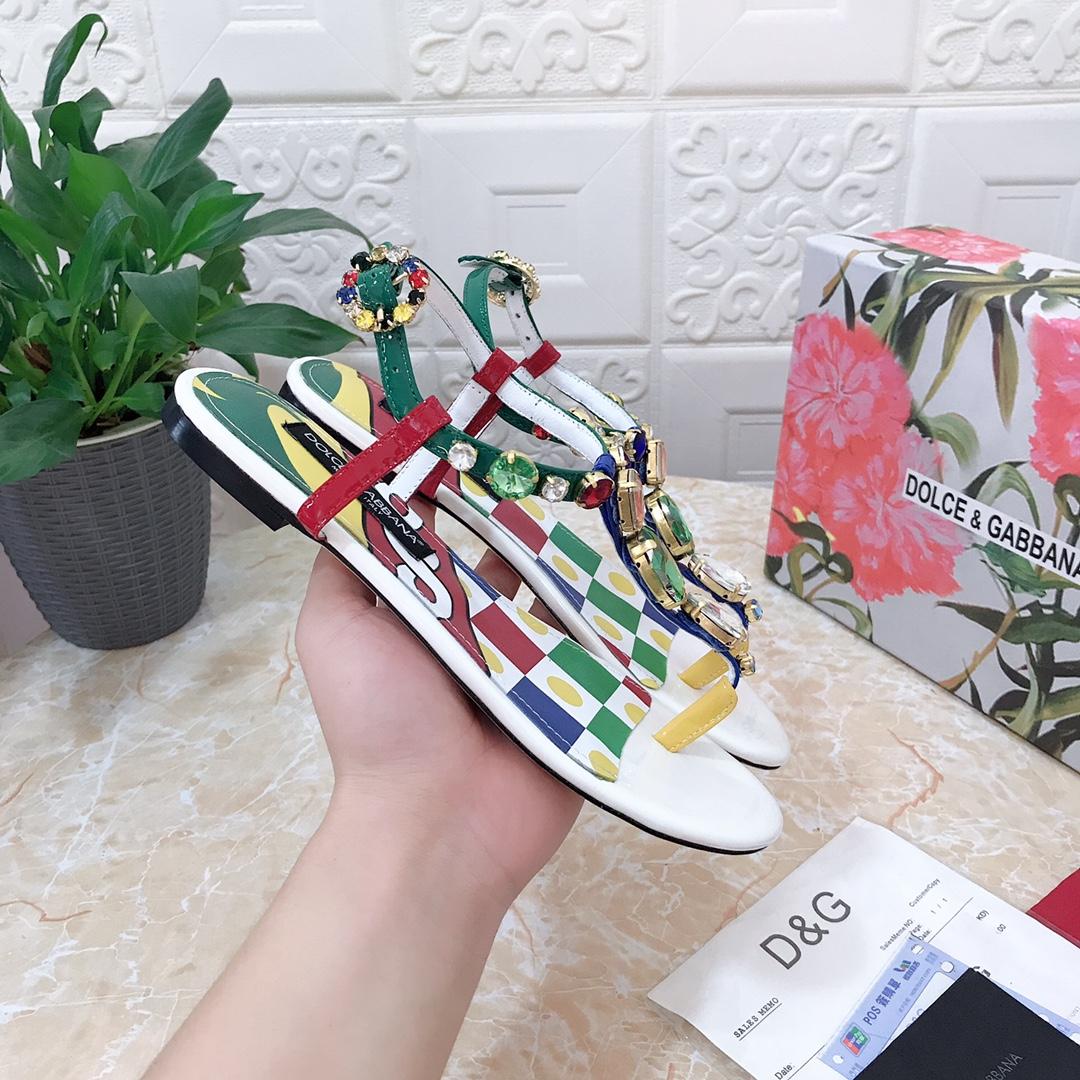 Dolce & Gabbana Patent Leather Thong Sandals - PerfectKickZ