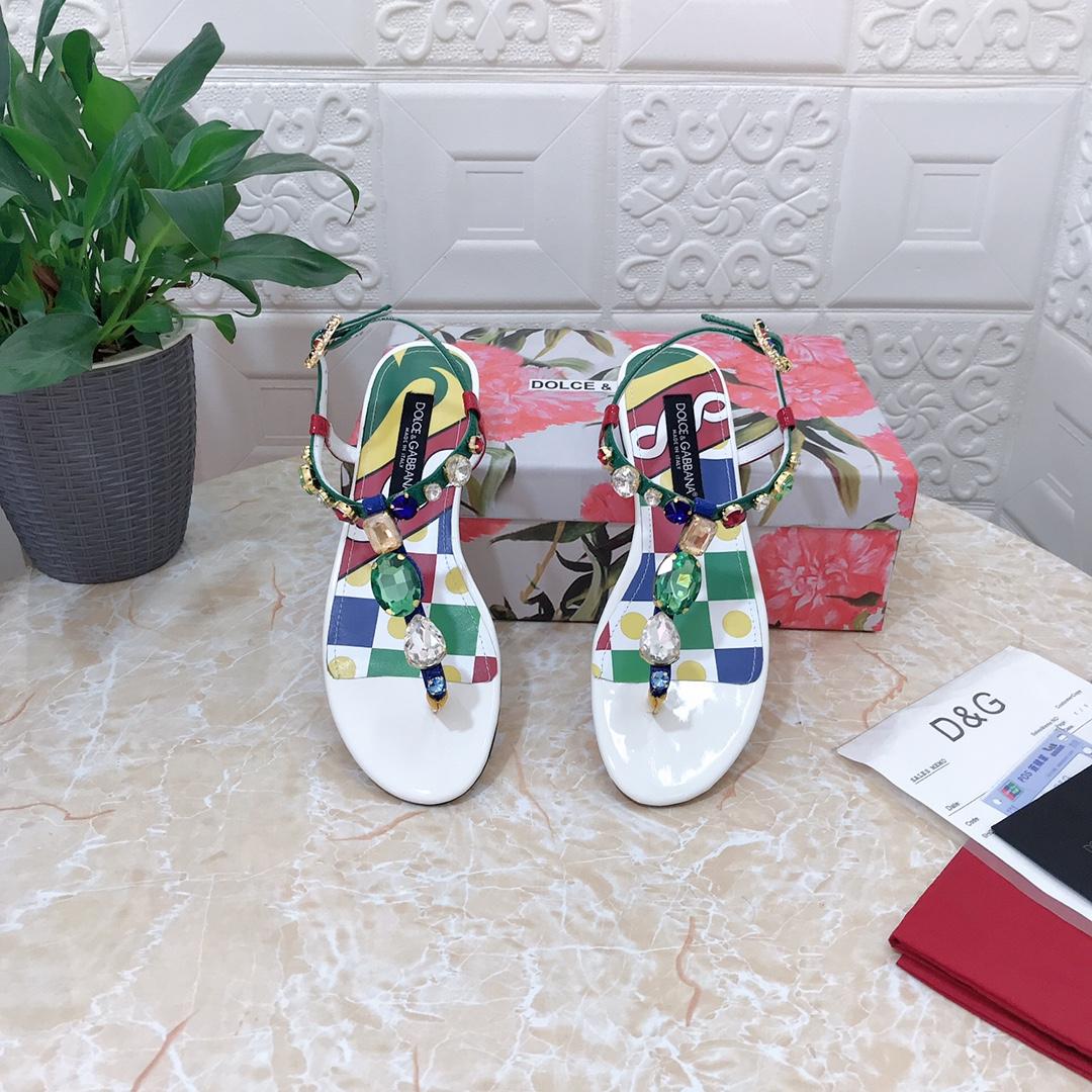 Dolce & Gabbana Patent Leather Thong Sandals - PerfectKickZ