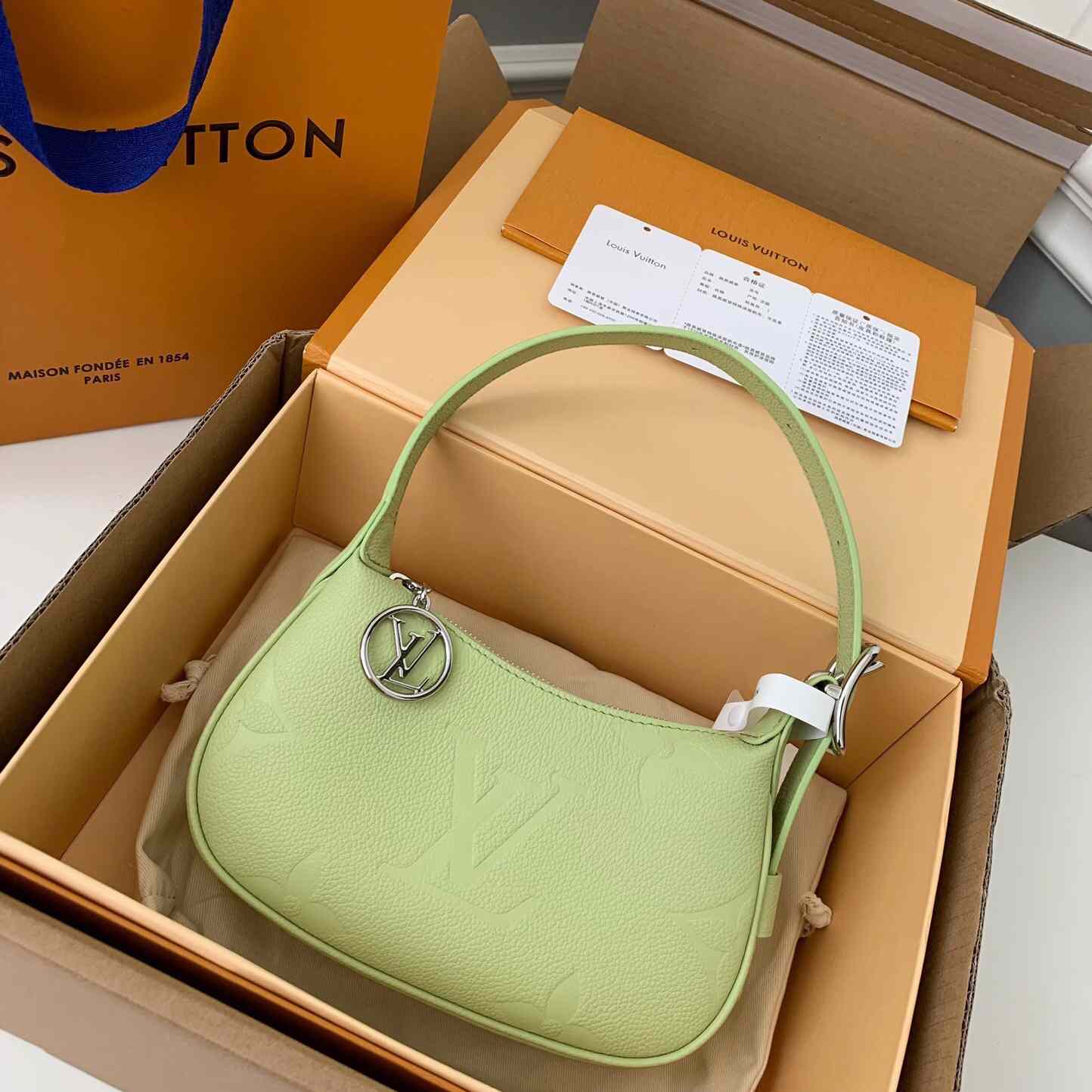 Louis Vuitton Mini Moon Monogram Empreinte (20.5*11*5cm)     M82425 - 