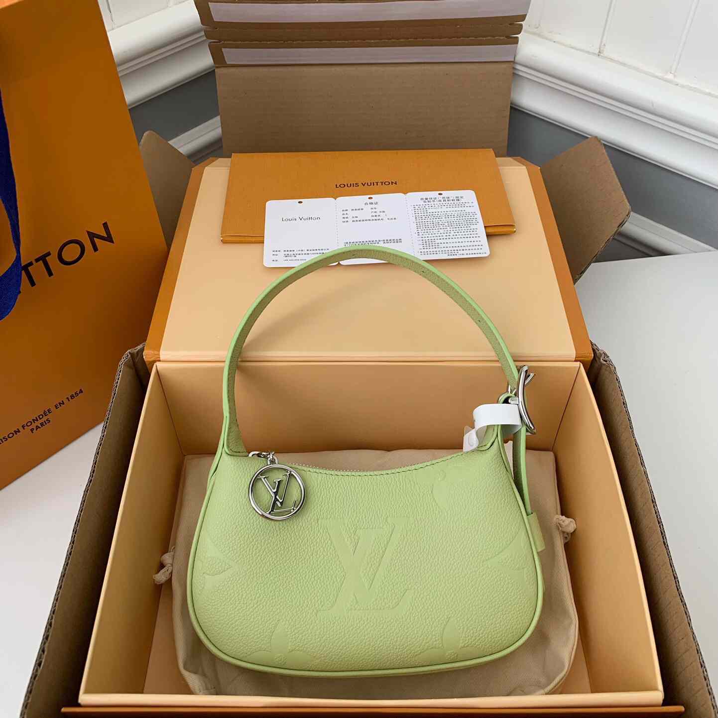 Louis Vuitton Mini Moon Monogram Empreinte (20.5*11*5cm)     M82425 - 