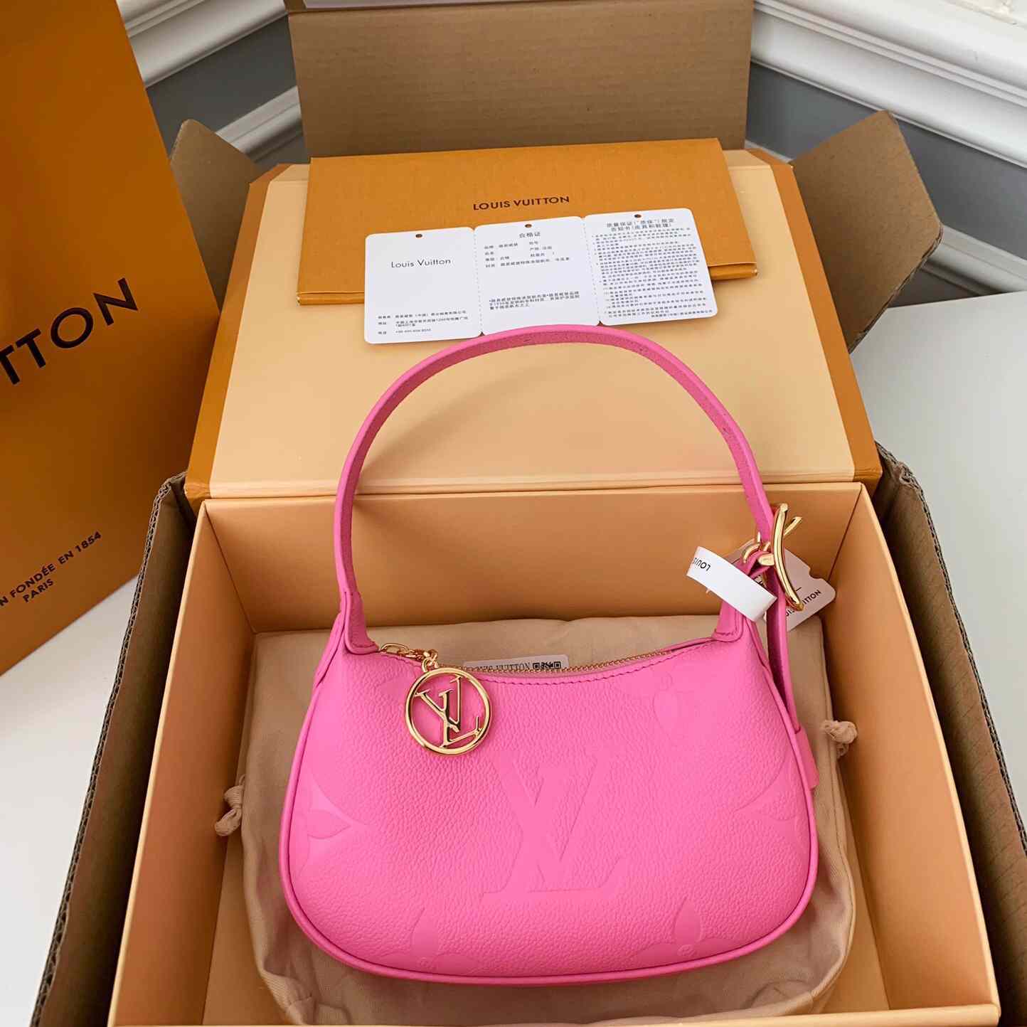 Louis Vuitton Mini Moon Monogram Empreinte (20.5*11*5cm)     M82487 - 