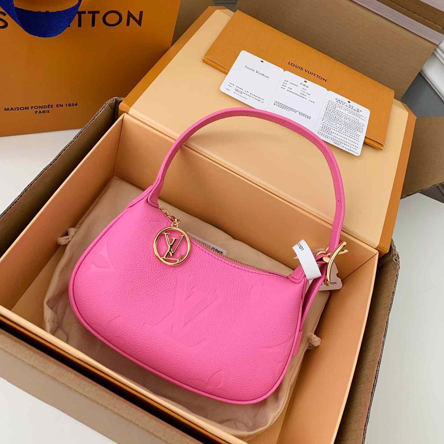 Louis Vuitton Mini Moon Monogram Empreinte (20.5*11*5cm)     M82487 - 
