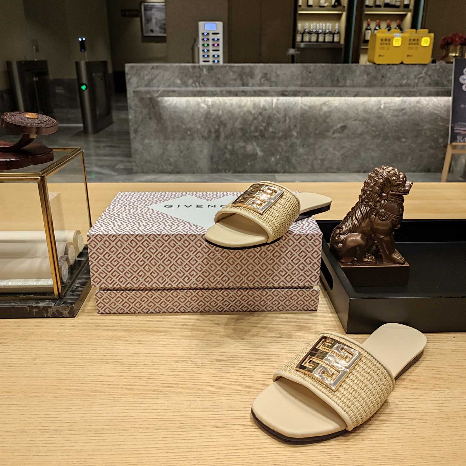Givenchy 4G Flat Mules In Raffia - PerfectKickZ