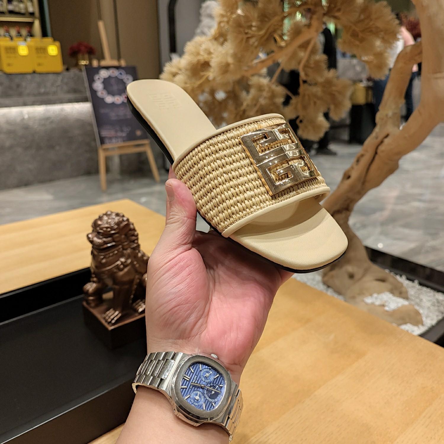 Givenchy 4G Flat Mules In Raffia - PerfectKickZ
