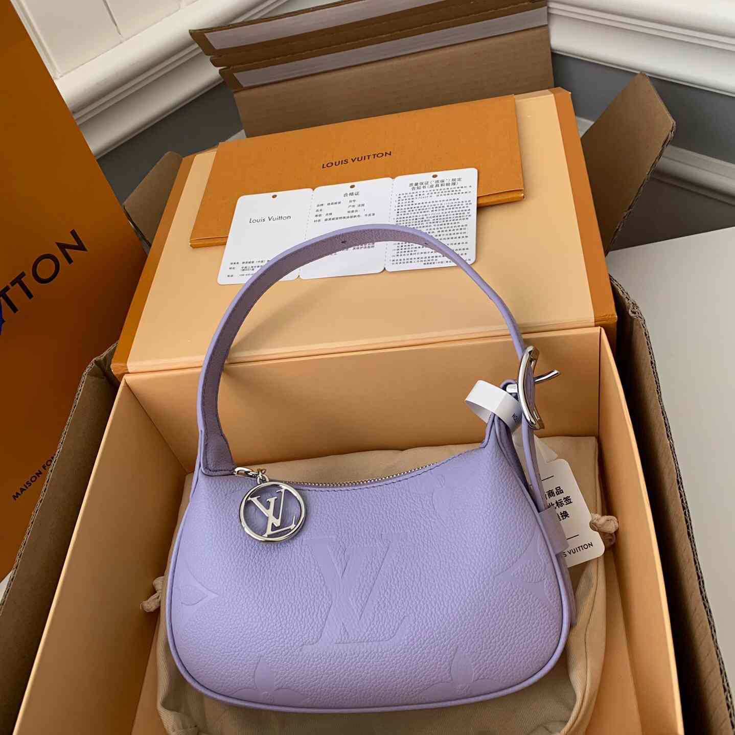Louis Vuitton Mini Moon Monogram Empreinte (20.5*11*5cm)     M82426 - 