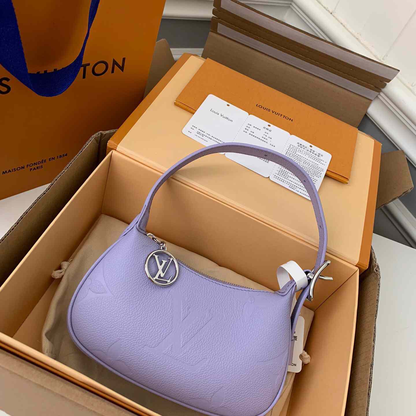 Louis Vuitton Mini Moon Monogram Empreinte (20.5*11*5cm)     M82426 - 