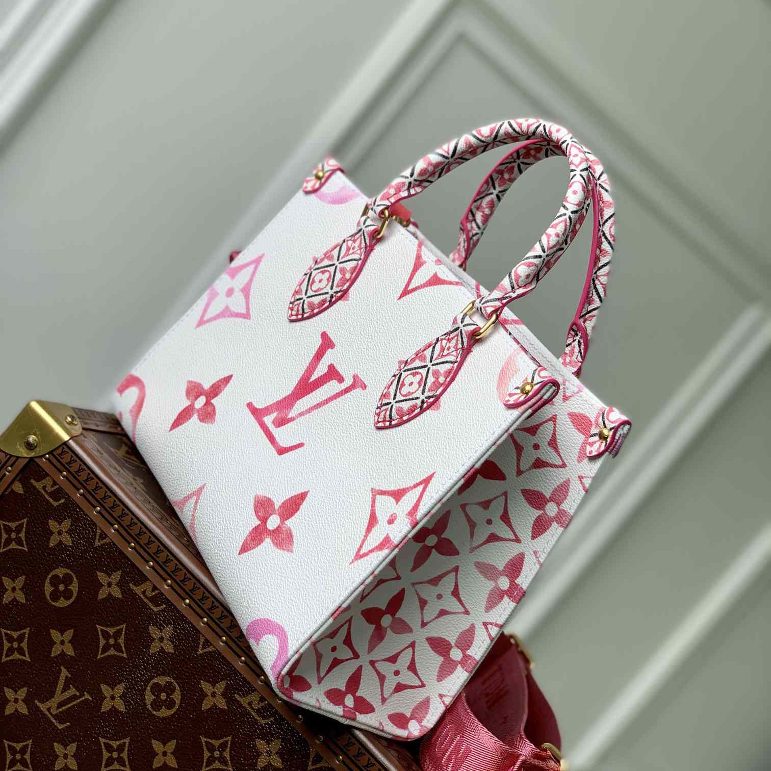 Louis Vuitton OnTheGo PM   M22976 - 