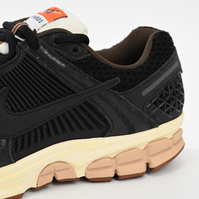 NikeAir Zoom Vomero 5 Pure Black Sneaker    FD0533-010  - PerfectKickZ