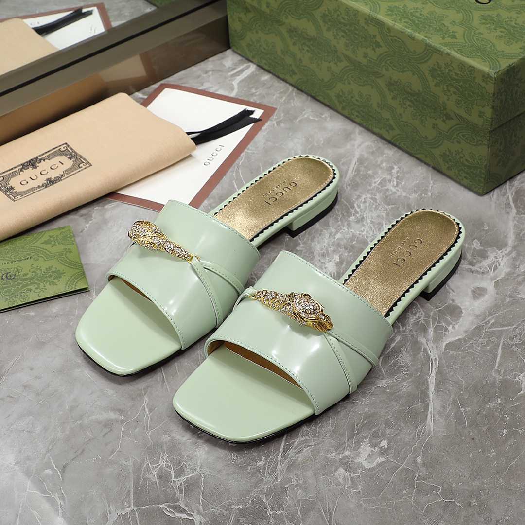 Gucci Women's Slide Sandal With Hardware - PerfectKickZ
