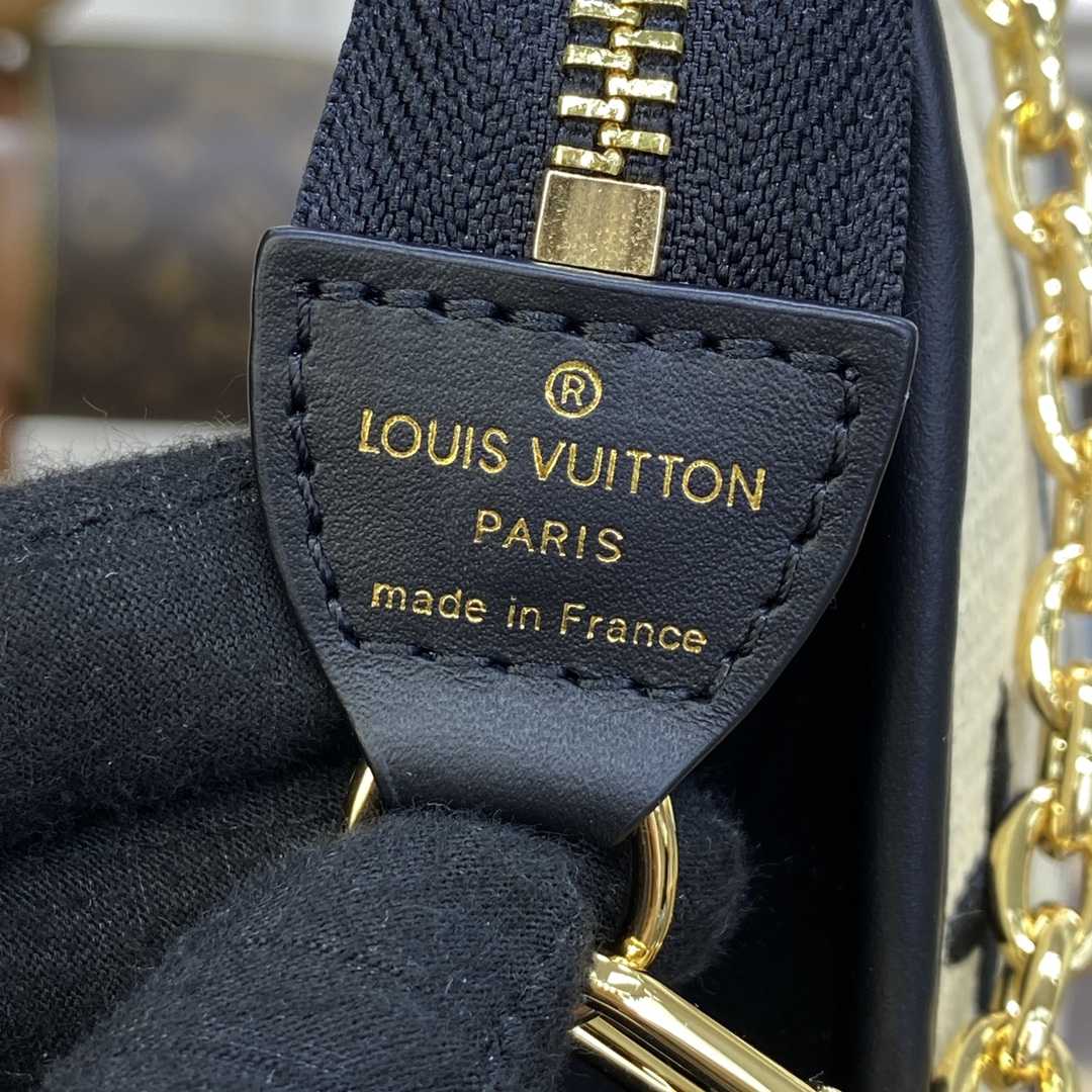 Louis Vuitton Toiletry Pouch On Chain  (25 x 20 x 5.5cm)M82521 - 