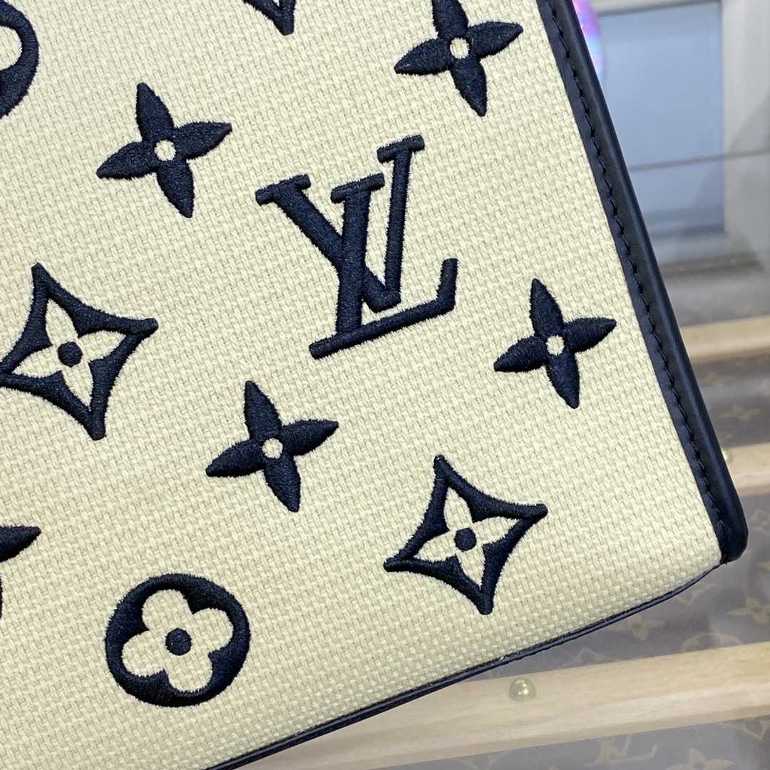 Louis Vuitton Toiletry Pouch On Chain  (25 x 20 x 5.5cm)M82521 - 