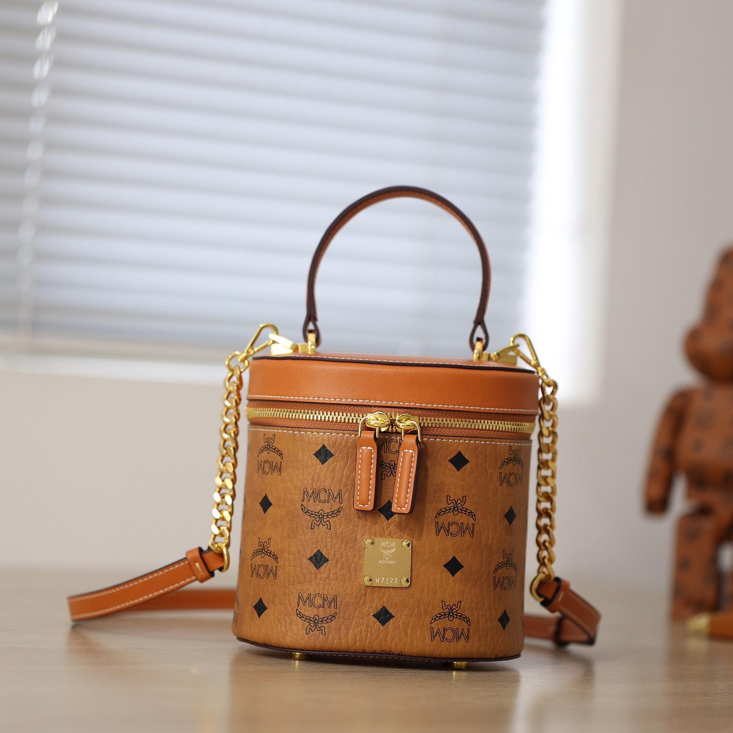 MCM Visetos Bucket Bag (14-16-16cm) - PerfectKickZ