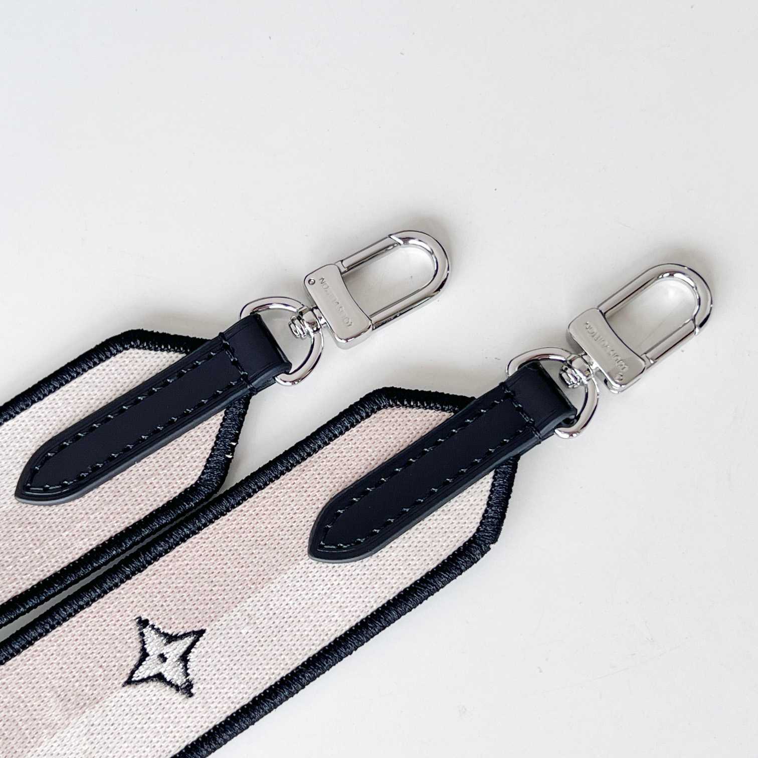 Louis Vuitton Cluny Mini (20 x 16 x 7.5cm)M58925 - PerfectKickZ