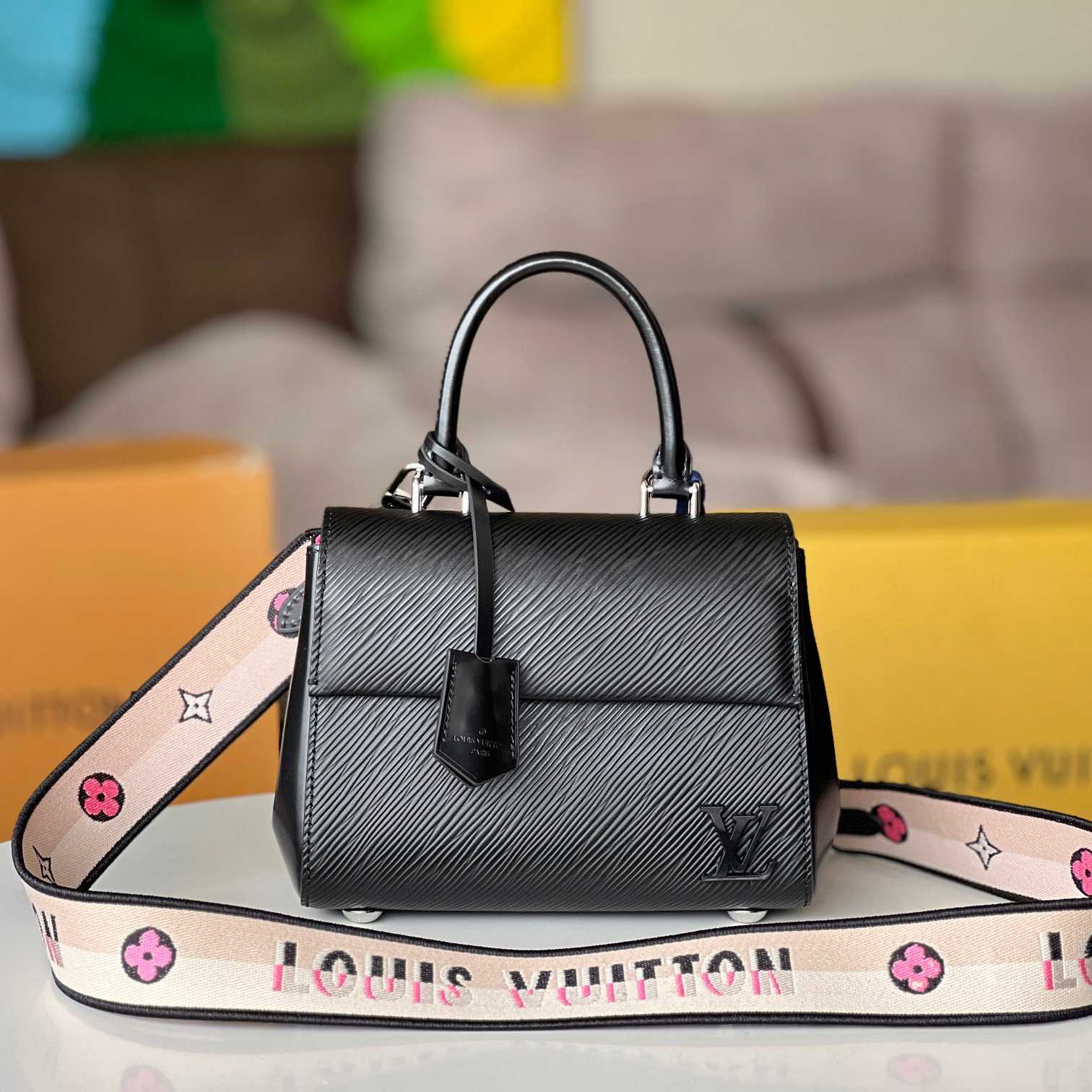 Louis Vuitton Cluny Mini (20 x 16 x 7.5cm)M58925 - PerfectKickZ