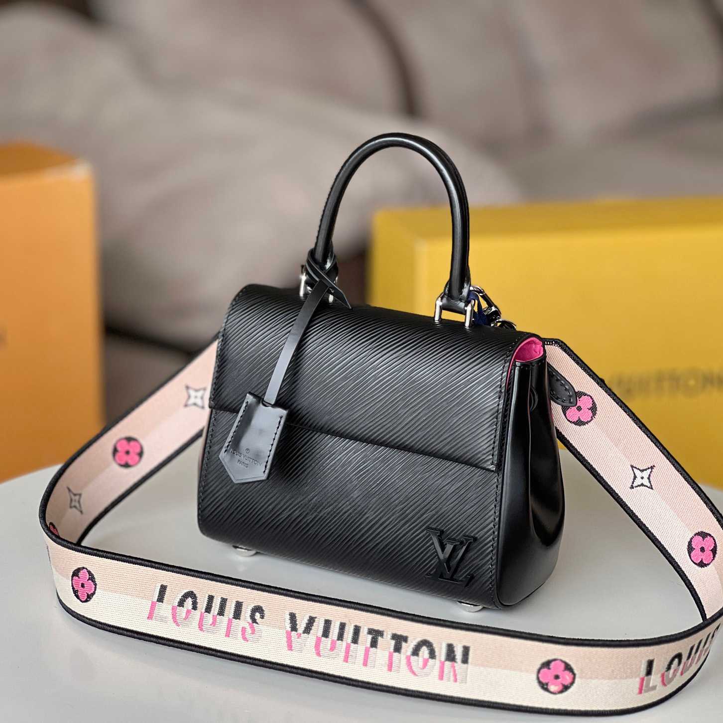 Louis Vuitton Cluny Mini (20 x 16 x 7.5cm)M58925 - 