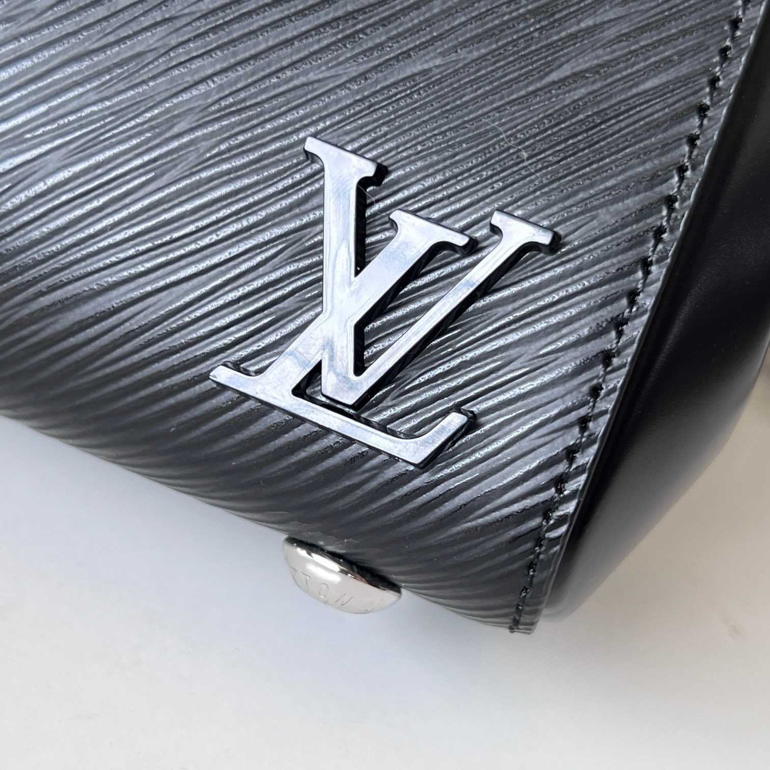 Louis Vuitton Cluny Mini (20 x 16 x 7.5cm)M58925 - 