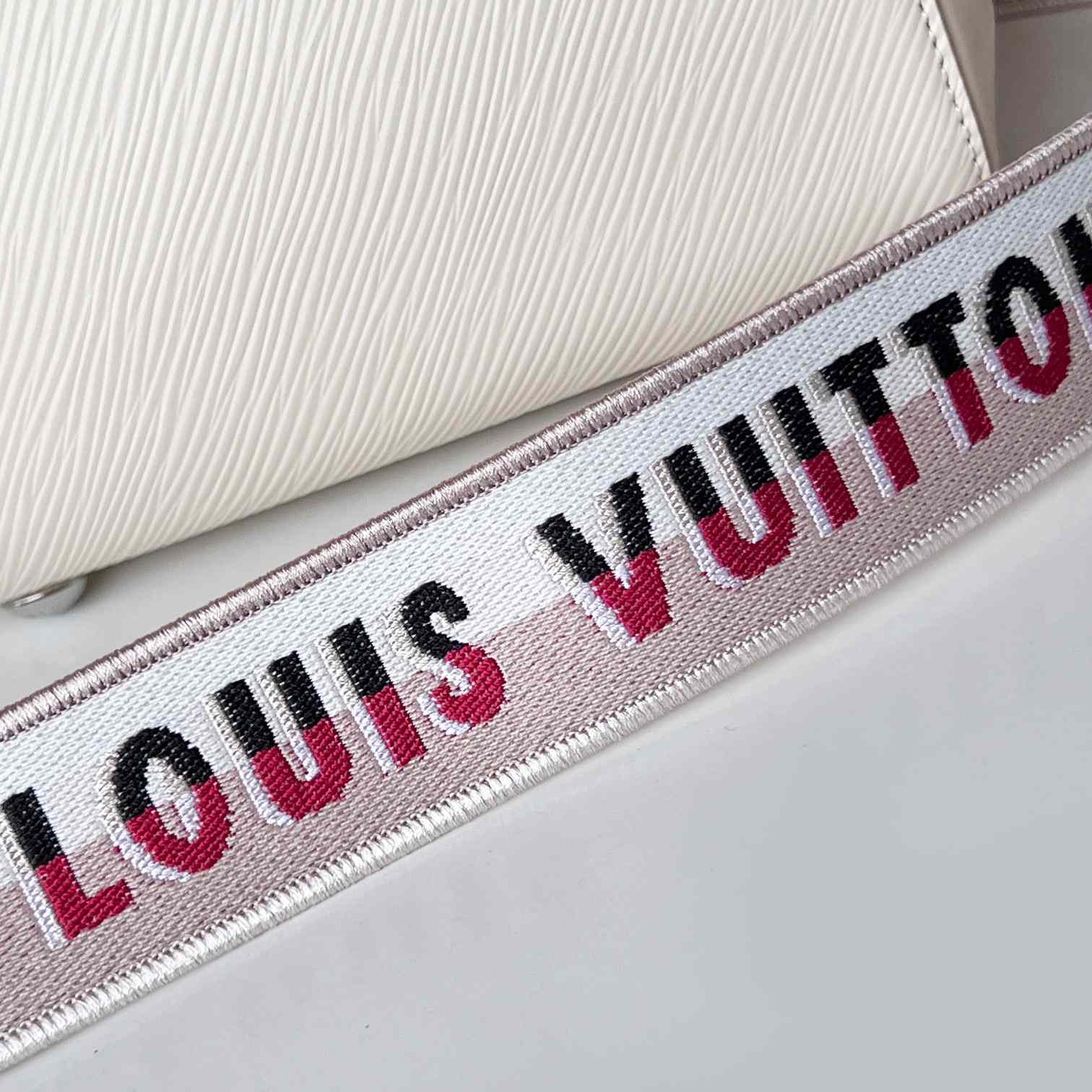 Louis Vuitton Cluny Mini (20 x 16 x 7.5cm)M58928 - PerfectKickZ
