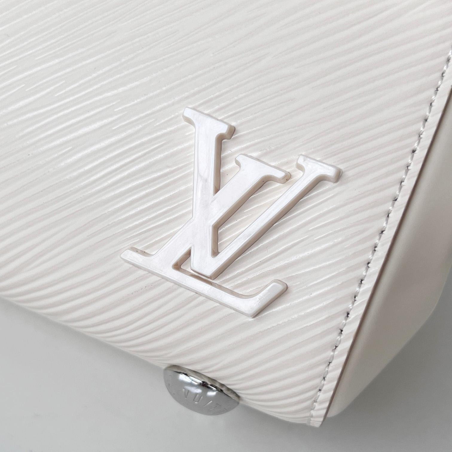 Louis Vuitton Cluny Mini (20 x 16 x 7.5cm)M58928 - 
