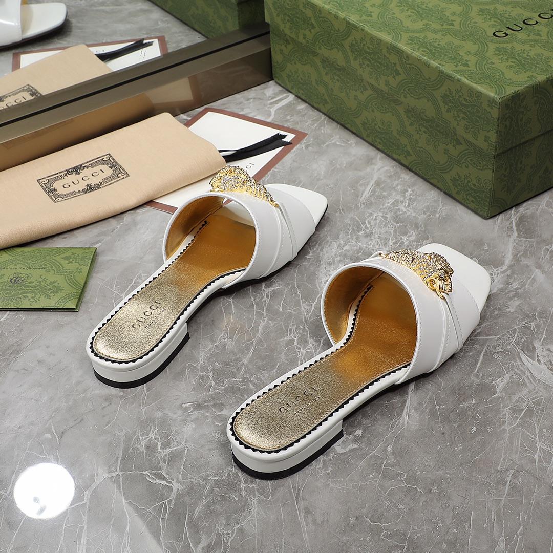 Gucci Women's Slide Sandal With Hardware - PerfectKickZ
