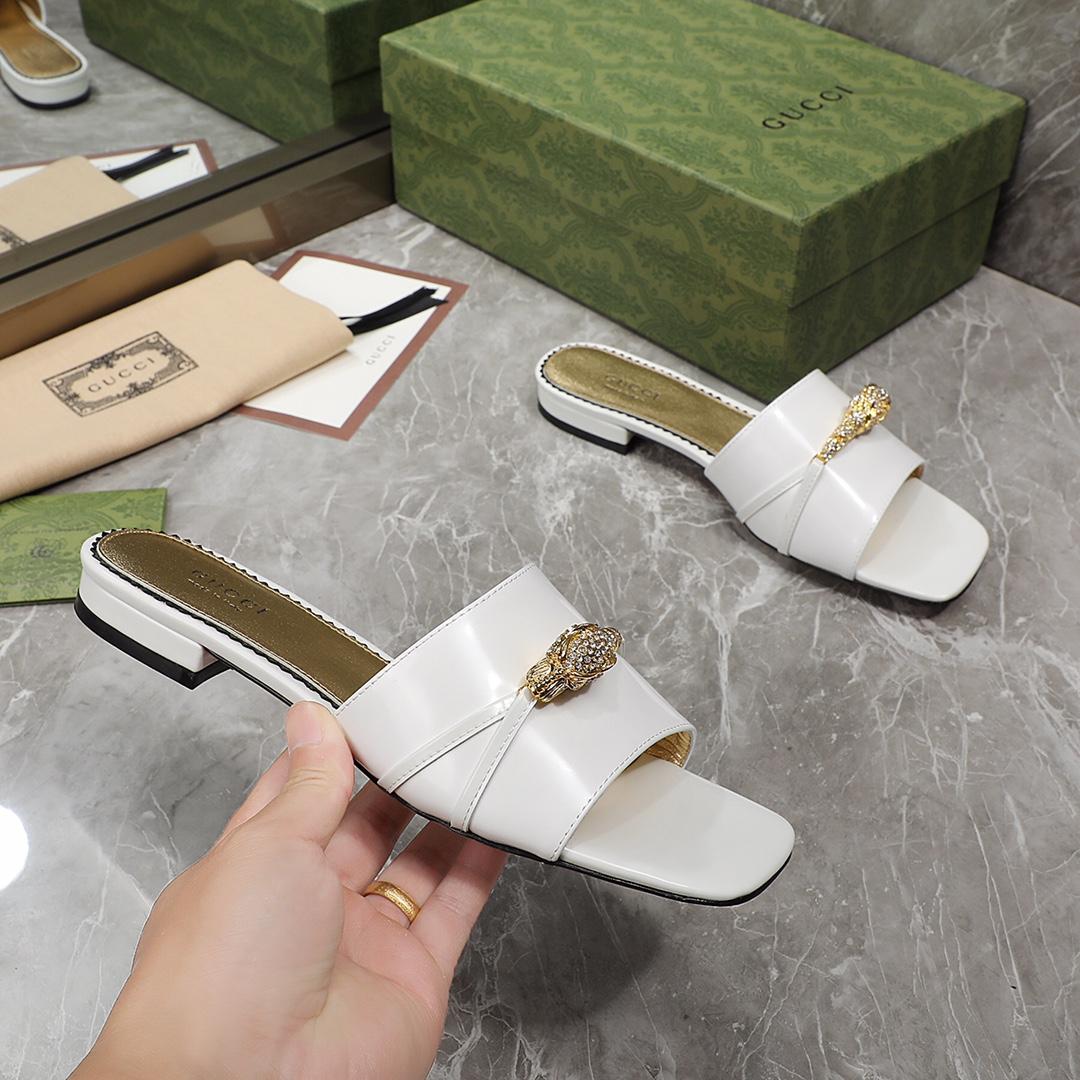 Gucci Women's Slide Sandal With Hardware - PerfectKickZ