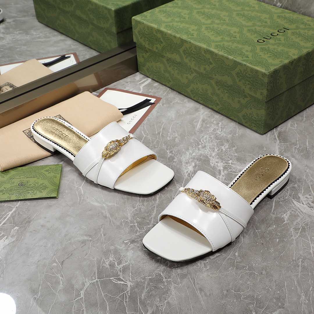 Gucci Women's Slide Sandal With Hardware - PerfectKickZ