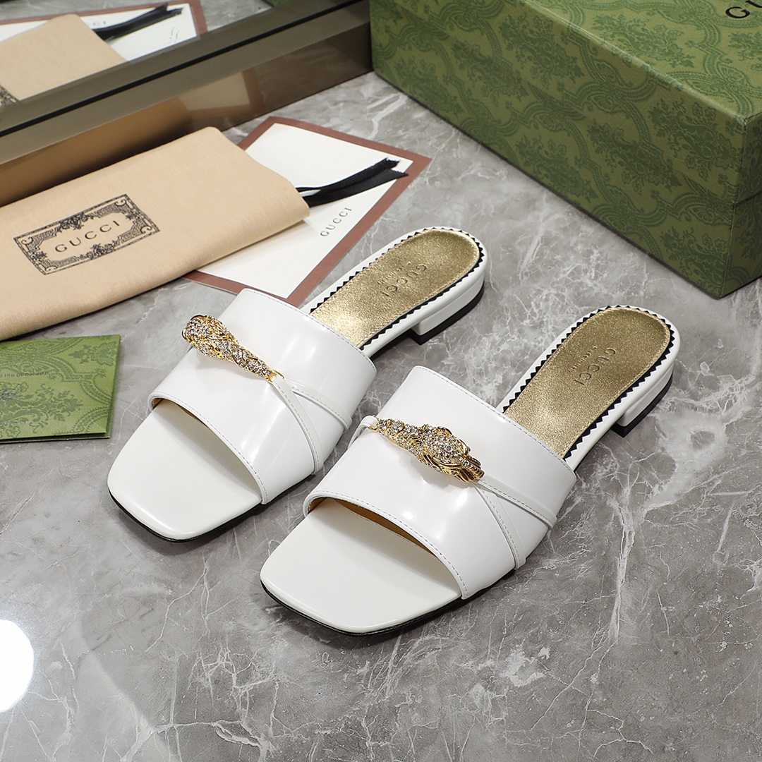 Gucci Women's Slide Sandal With Hardware - PerfectKickZ