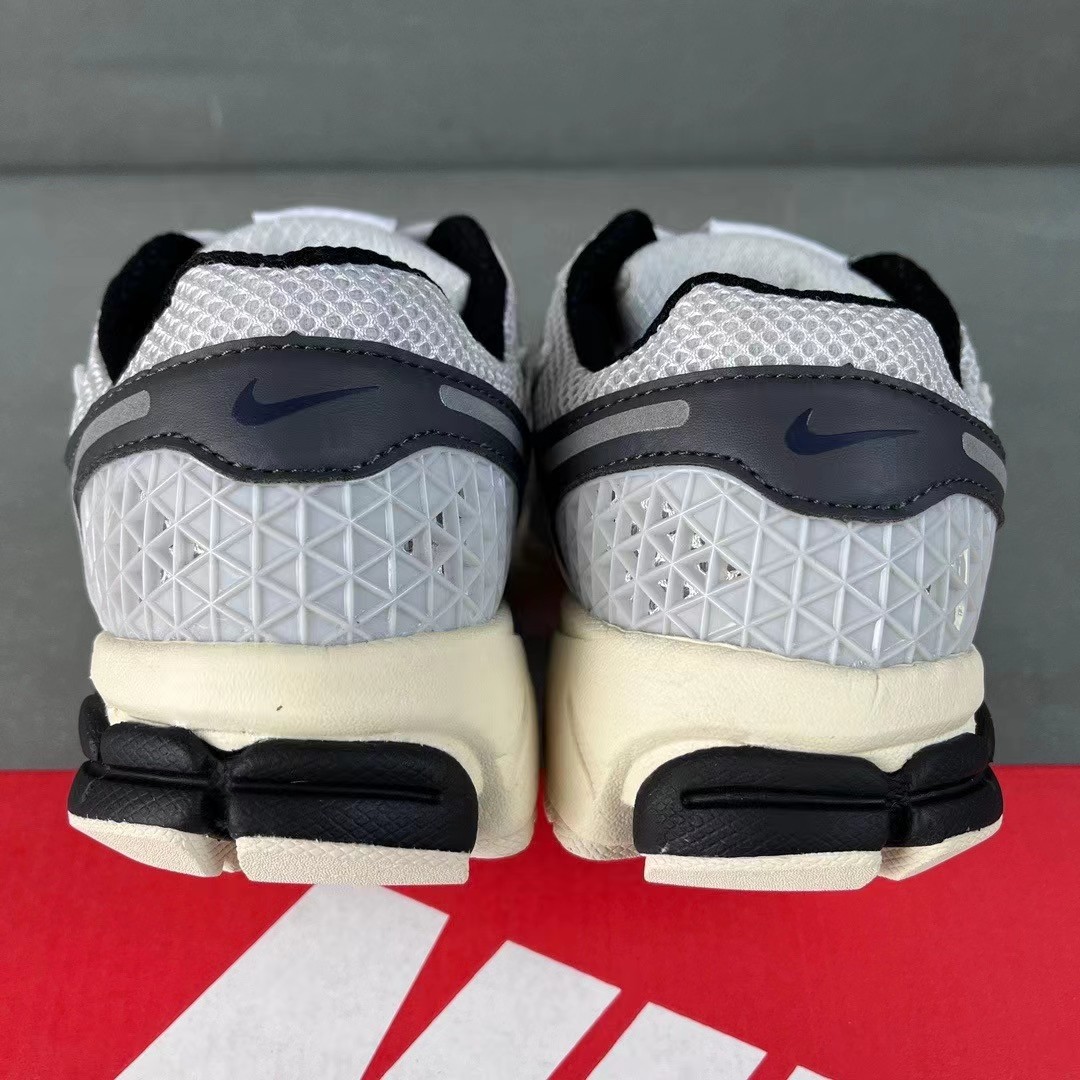 Nike Air Zoom Vomero 5 Sneaker     FN7649-110 - PerfectKickZ