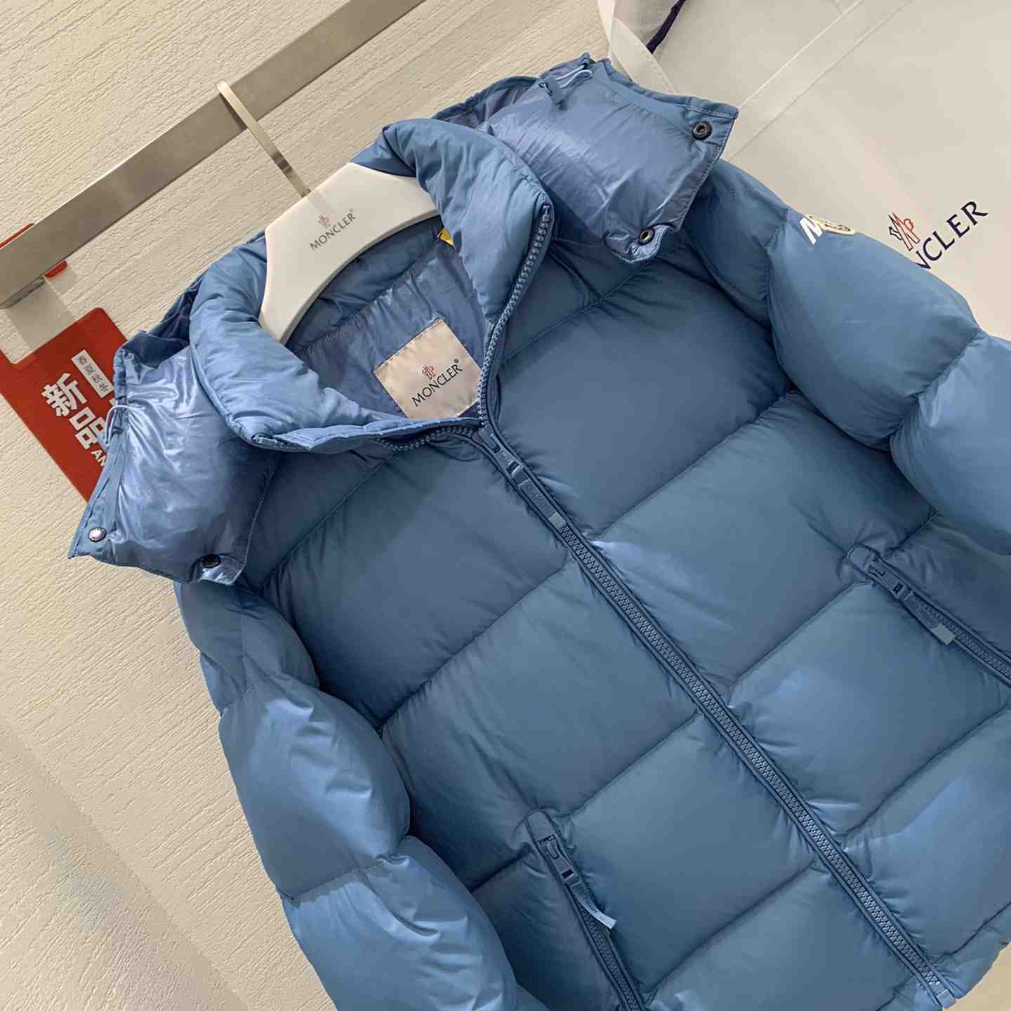 Moncler Acanthus Short Down Jacket - 