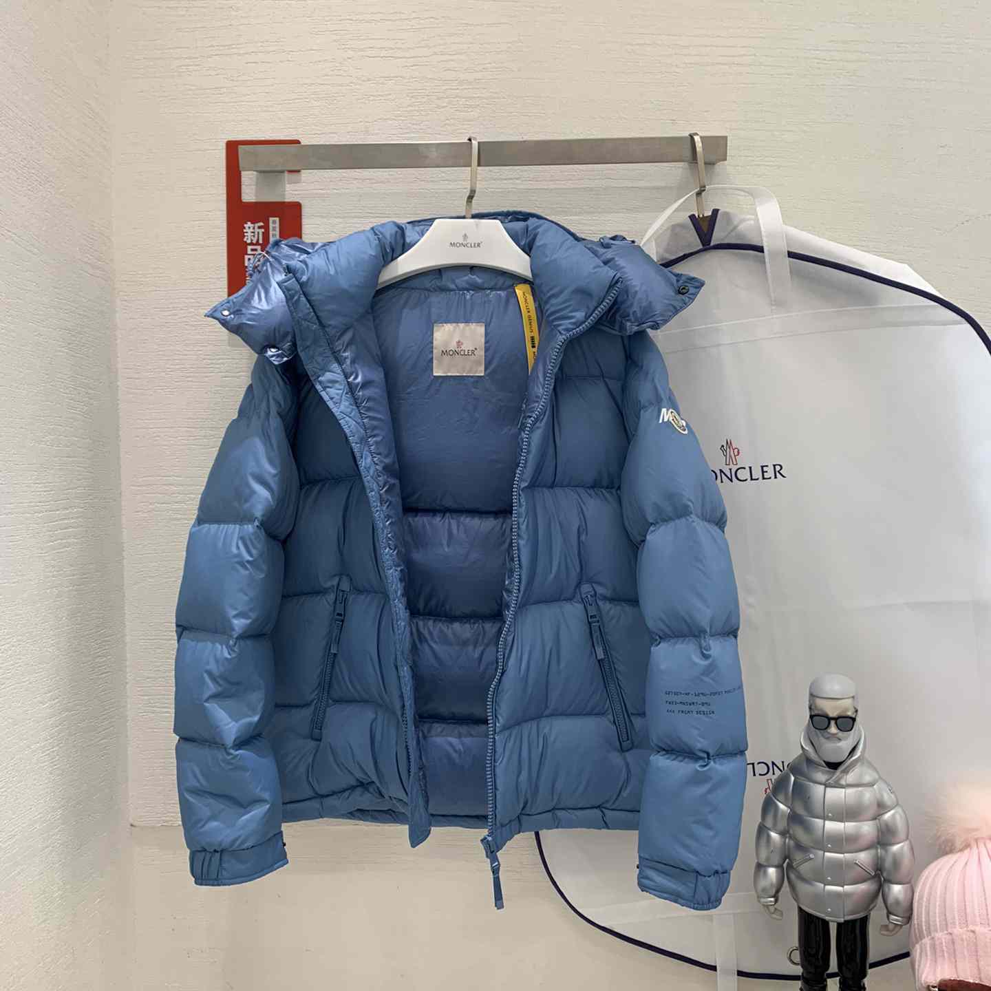 Moncler Acanthus Short Down Jacket - 