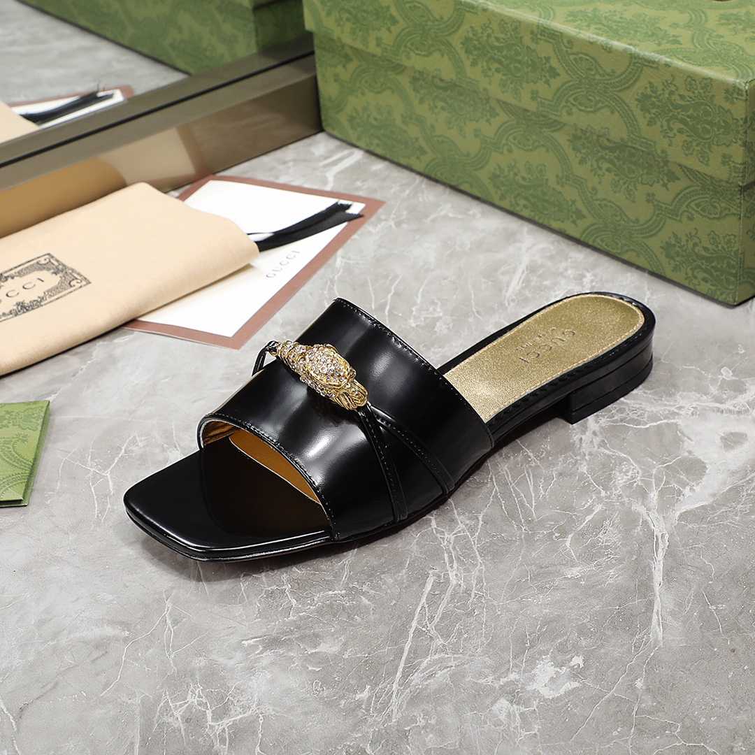 Gucci Women's Slide Sandal With Hardware - PerfectKickZ