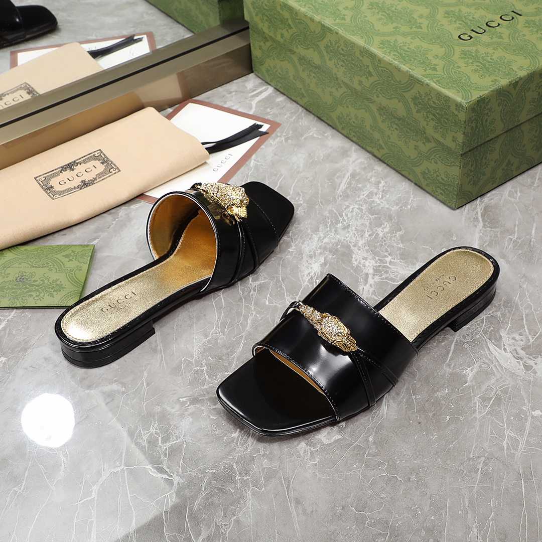 Gucci Women's Slide Sandal With Hardware - PerfectKickZ