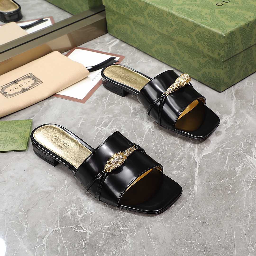 Gucci Women's Slide Sandal With Hardware - PerfectKickZ