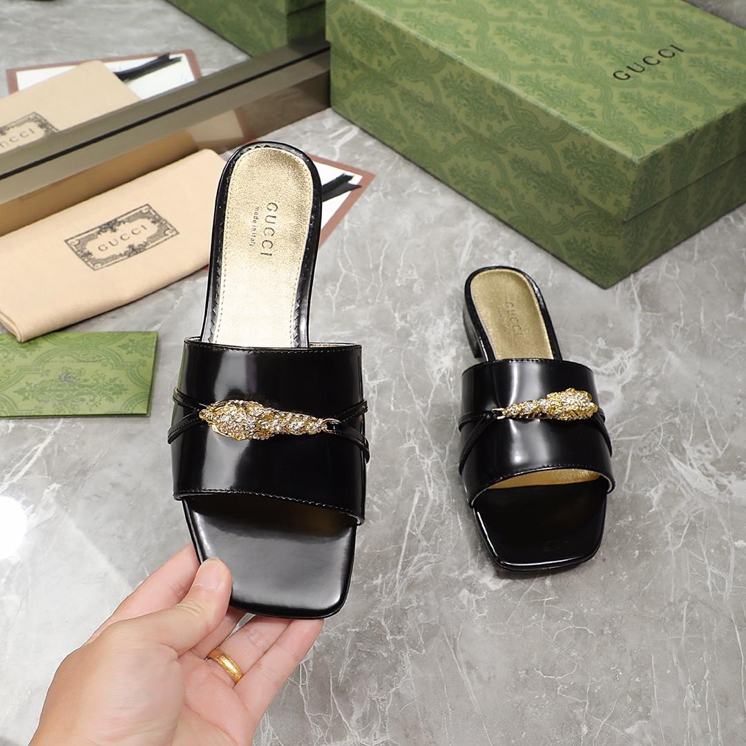 Gucci Women's Slide Sandal With Hardware - PerfectKickZ