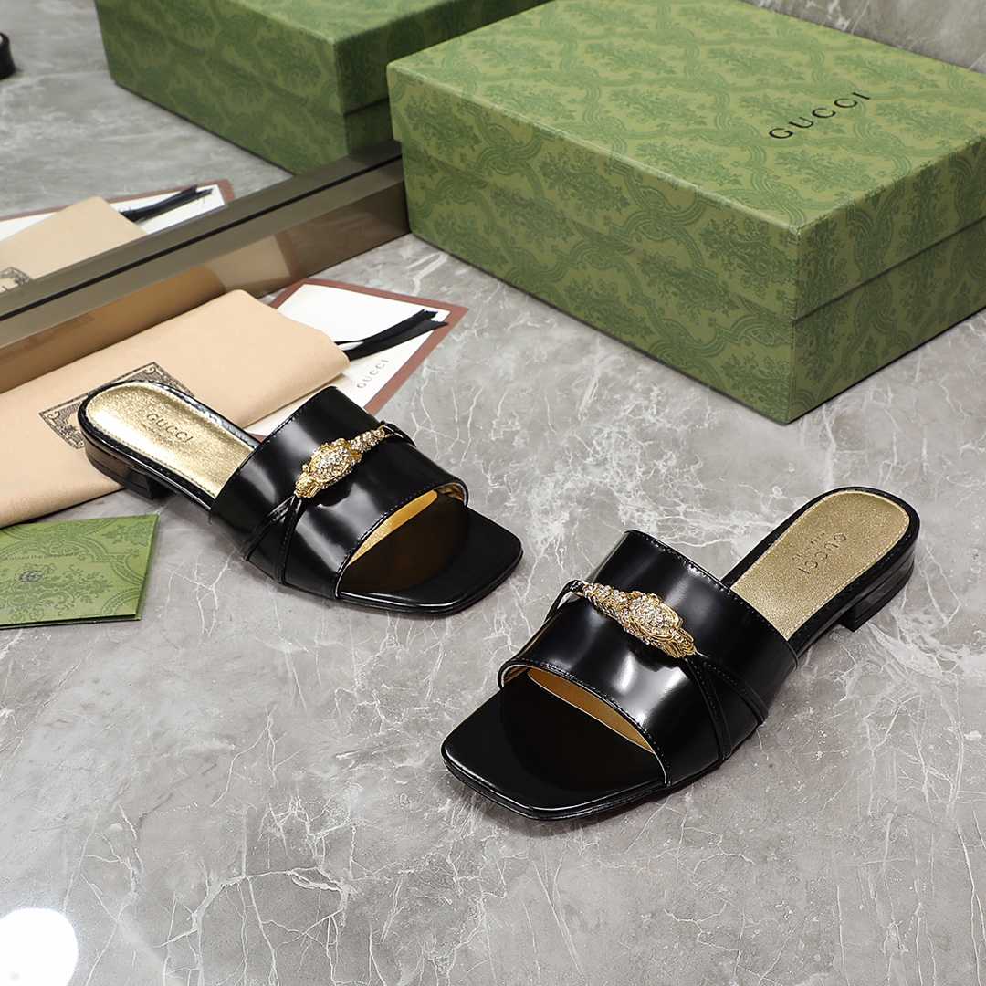 Gucci Women's Slide Sandal With Hardware - PerfectKickZ