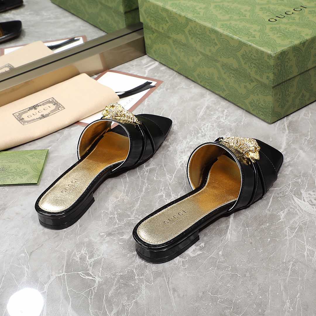 Gucci Women's Slide Sandal With Hardware - PerfectKickZ