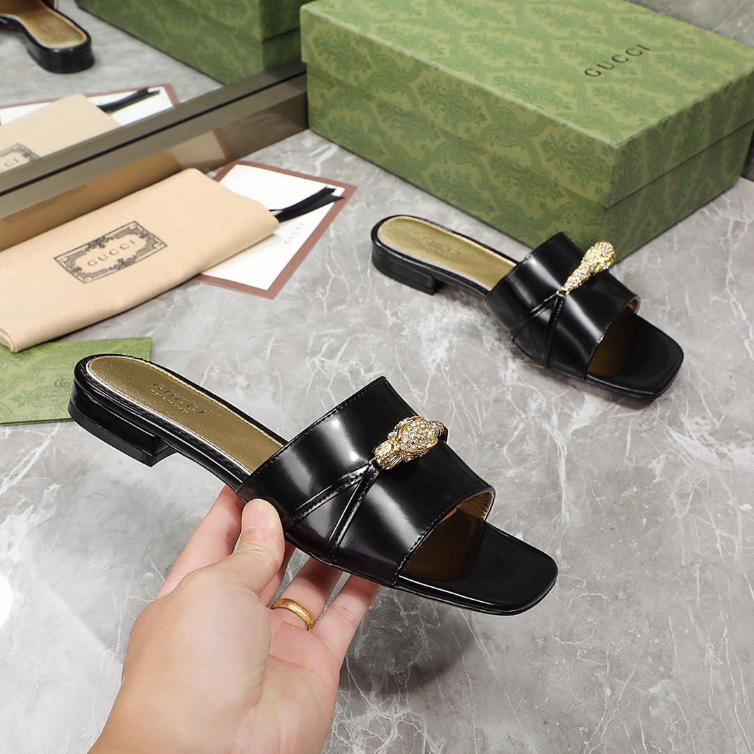 Gucci Women's Slide Sandal With Hardware - PerfectKickZ