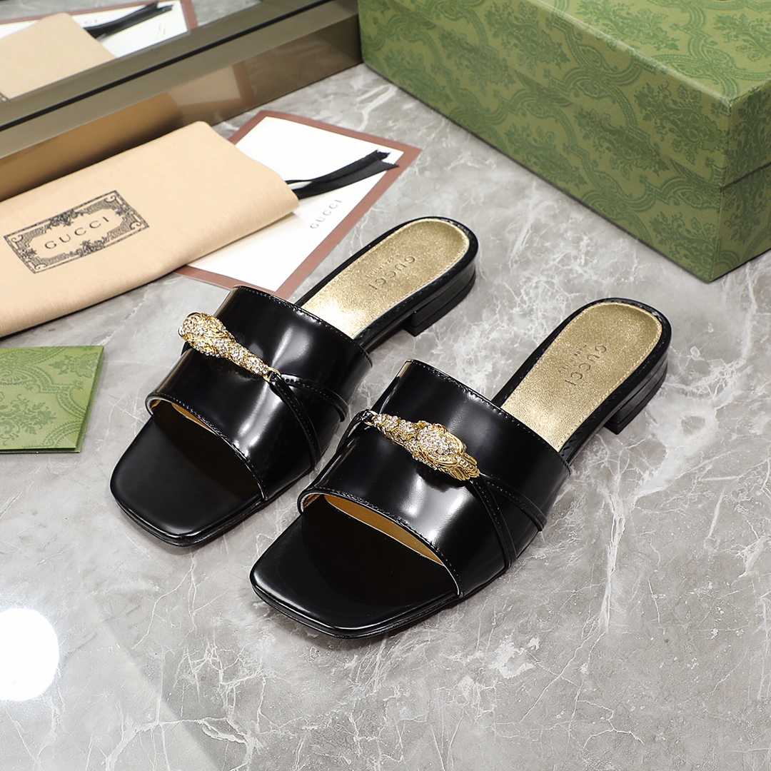 Gucci Women's Slide Sandal With Hardware - PerfectKickZ