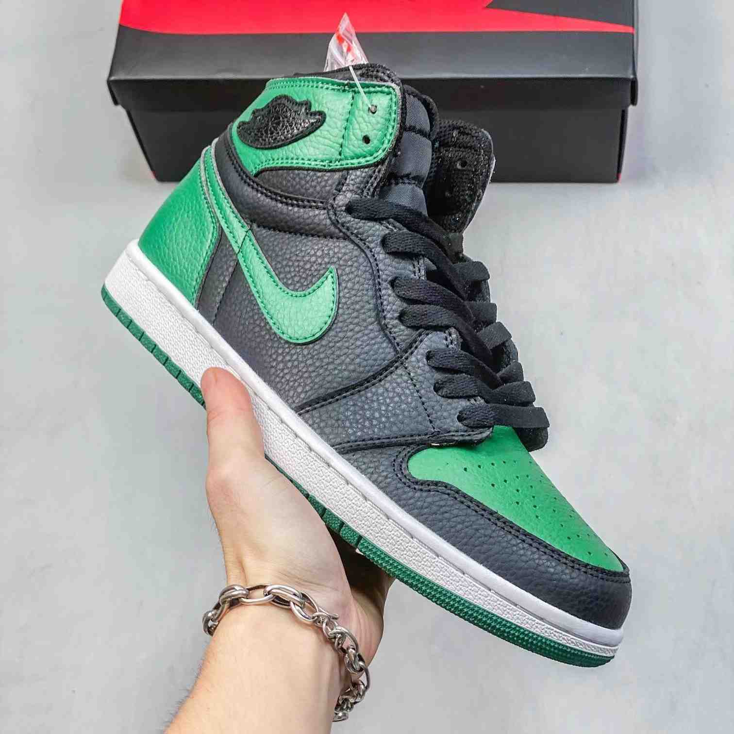 Air Jordan 1 Retro High OG Sneaker    8JYD031A31 - PerfectKickZ