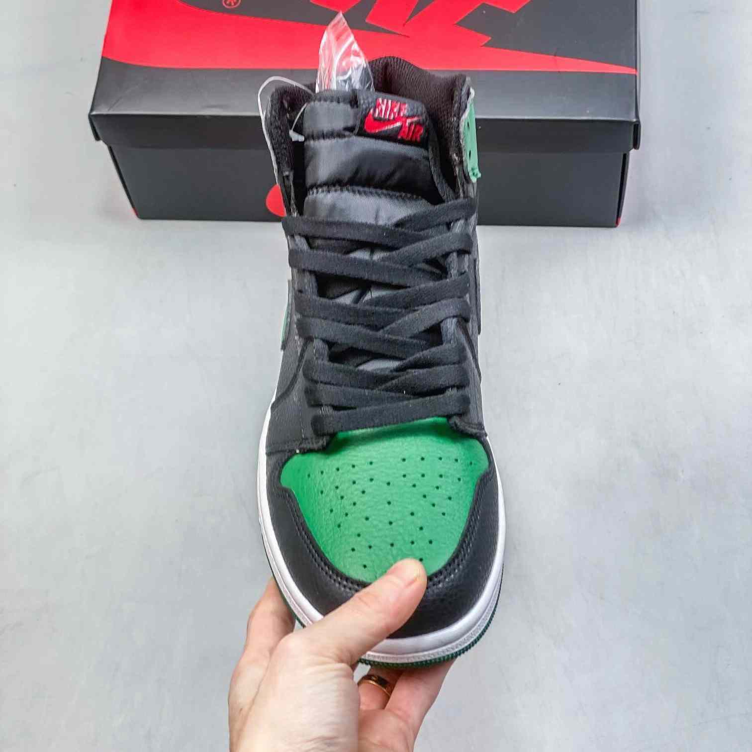 Air Jordan 1 Retro High OG Sneaker    8JYD031A31 - 