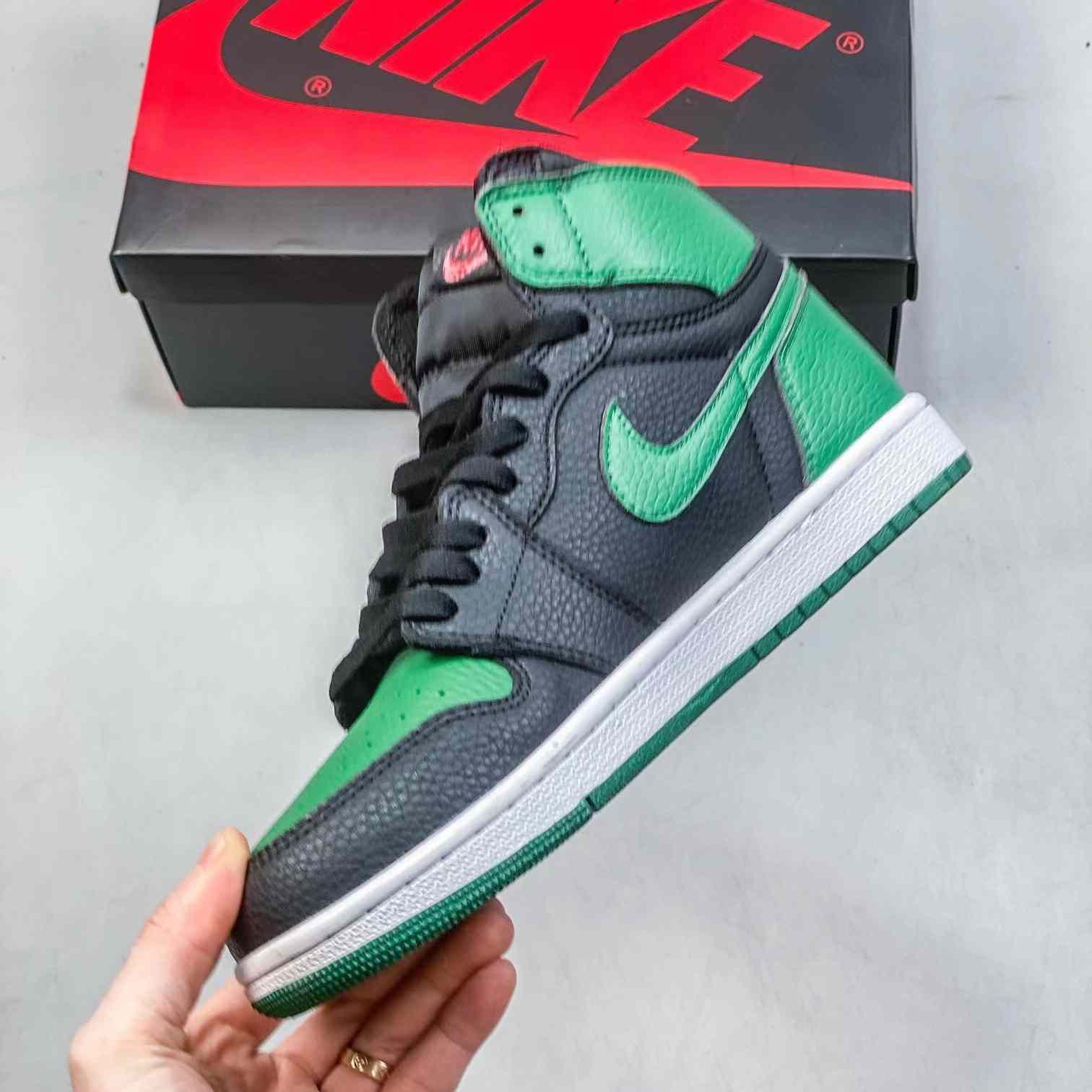 Air Jordan 1 Retro High OG Sneaker    8JYD031A31 - 