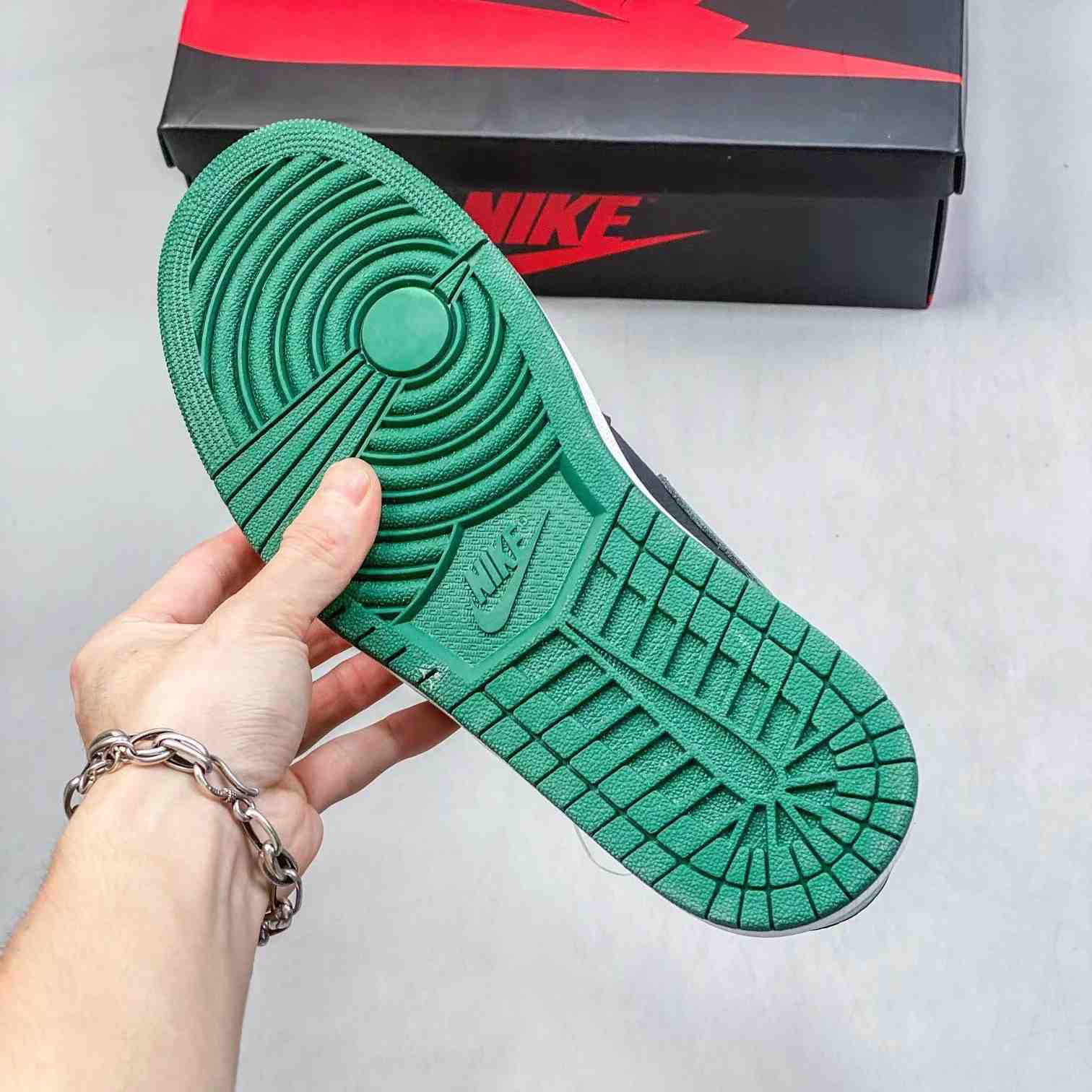Air Jordan 1 Retro High OG Sneaker    8JYD031A31 - 