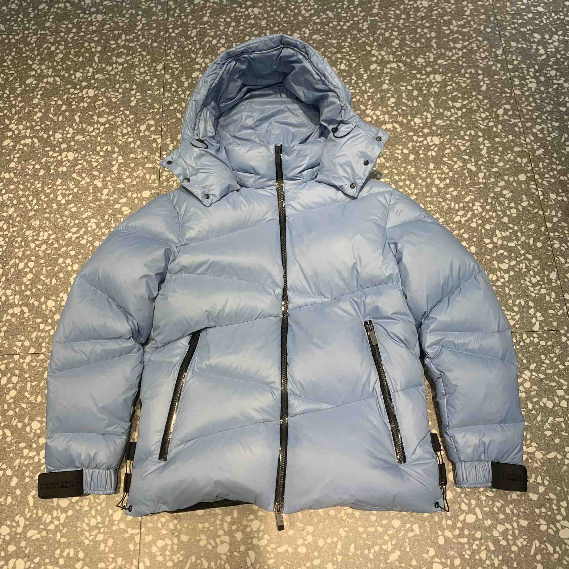 Moncler Yonne Short Down Jacket - 